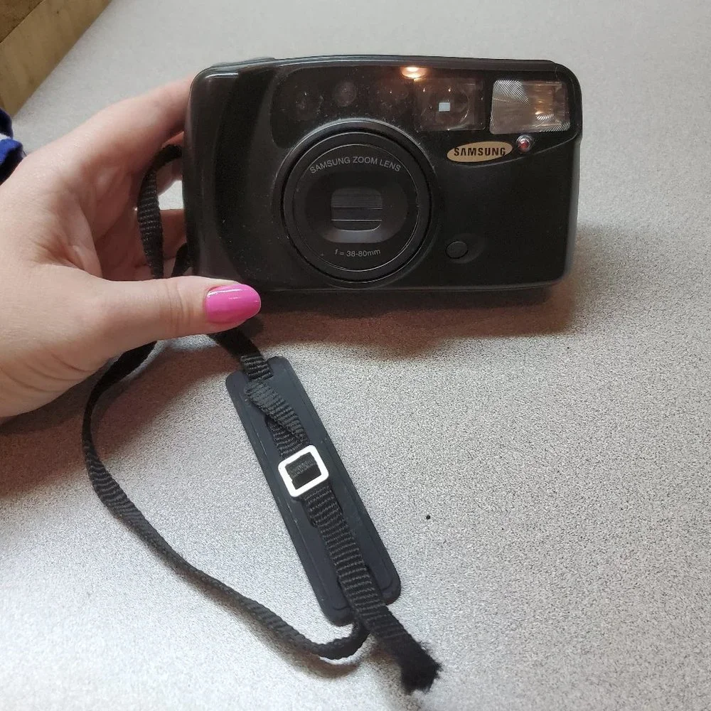 Samsung Maxima Zoom 80i Point & Shoot 35mm Film Camera (Case & Manual Included)